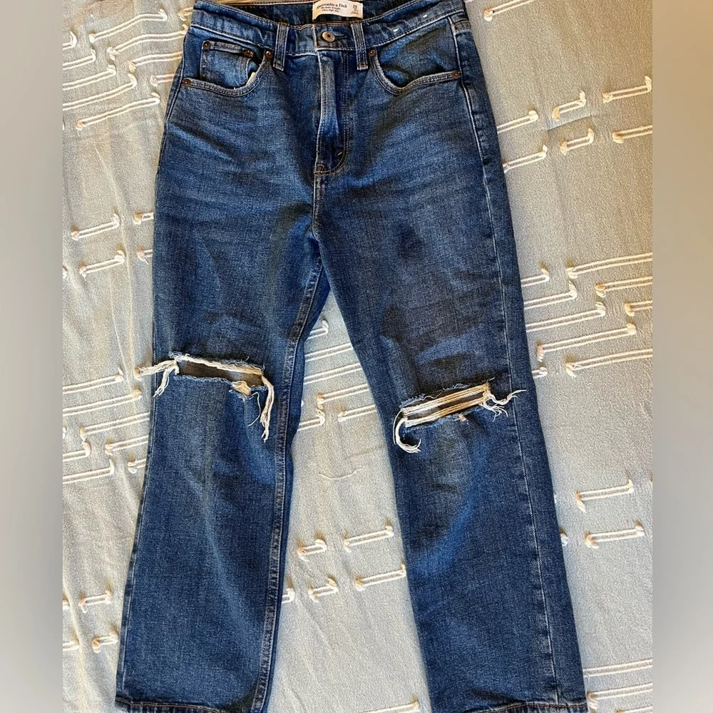 Abercrombie & Fitch Ultra High Rise Ankle Straight Jeans - Picture 3 of 4